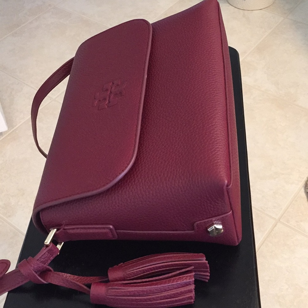 Tory Burch Thea Messenger Bag in Imperial Garnet - Picture 6 of 9